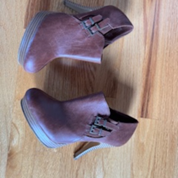 Fioni , brown heel boot ,size 7 , excellent condition. Never worn - Picture 3 of 3